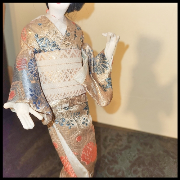 Beautiful Vintage Nishi Doll - Picture 7 of 13